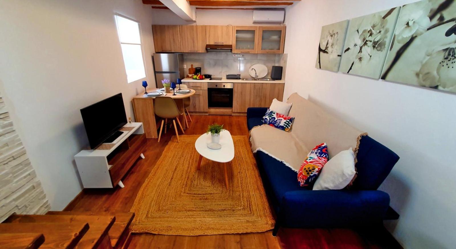 Fanis House
